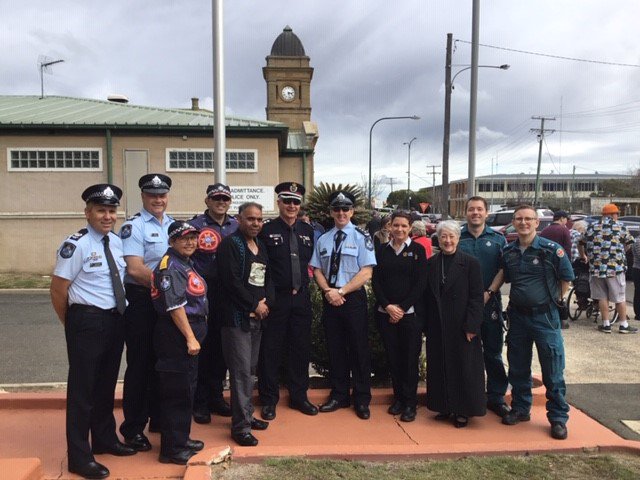 QASDarlingDowns's tweet photo. #Warwick paramedics attended a flag raising ceremony at Warwick police station along with other emergency services, community members and the Githabul people for #NAIDOCWeek2019 https://t.co/sKIG2KQUE1