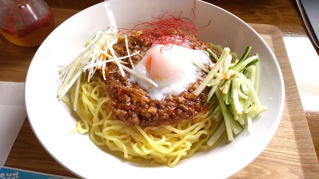 biwano_tane's tweet photo. #MAHARE の #ジビエ メニュー
鹿ジャージャー麺☆おいしかった。
外暑いので唐辛子お酢を最後入れました
舌ピリピリ辛美味し https://t.co/ZA6cVHdmwV
