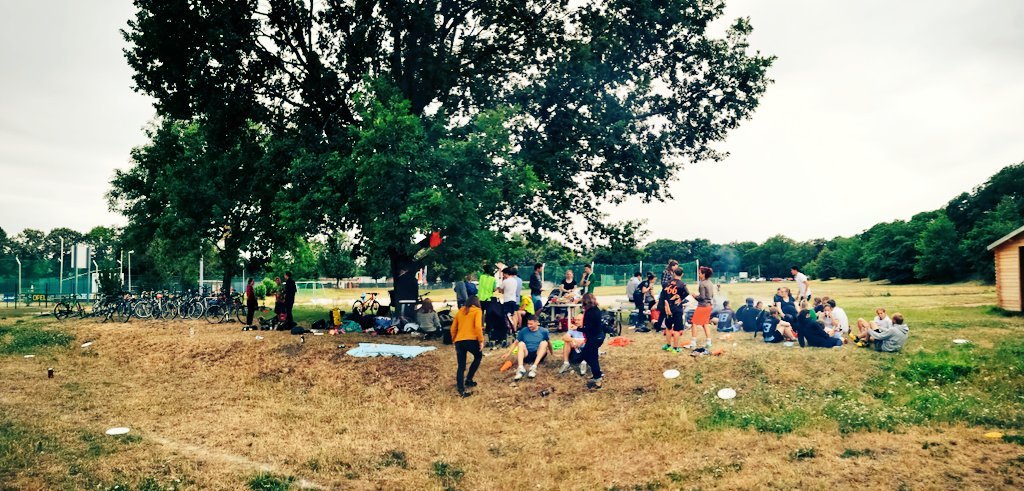 Abschlussgrillen des Hochschulkurses wird zum gemeinsamen gesellschaftlichen Event für alle Divers! #schoenwars #nurderrasenkoenntegruenersein