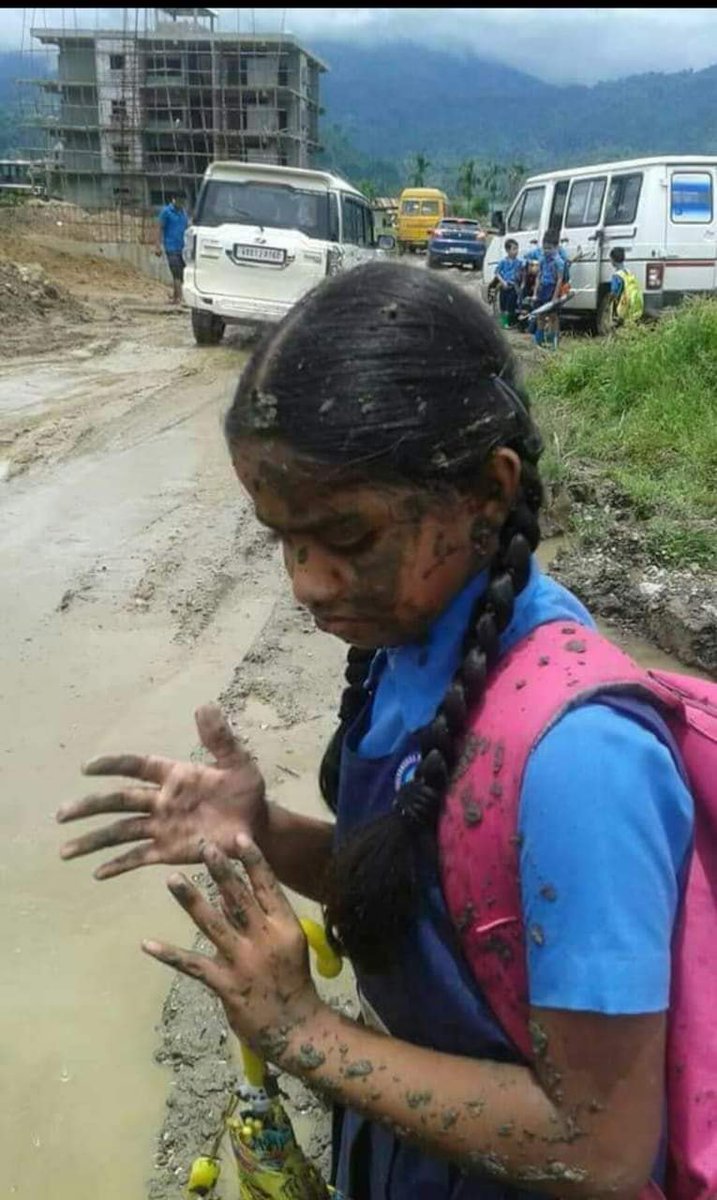 सभी वाहन चालकों से हमारा अनुरोध है कि बरसात का मौसम आ गया आप अपने वाहन को सावधानी से चलाए जिससे किसी भी बच्चें को स्कूल जाते समय इस तरह की समस्याओं का सामना न करना पड़े।

बच्चें ही हमारे कल है।