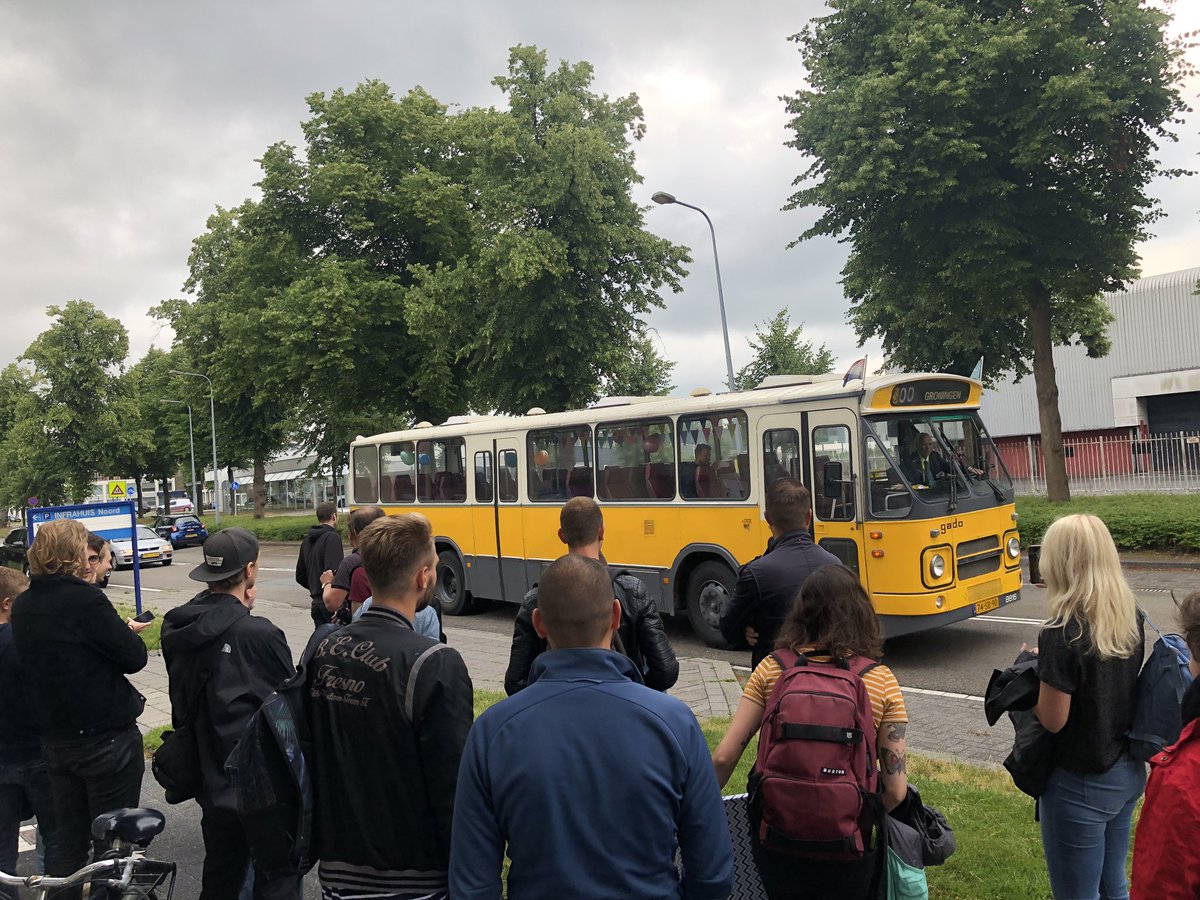 Hoera, wij bestaan 15 jaar! En met het team in gado onderweg naar wie-weet-waar. Tot maandag!