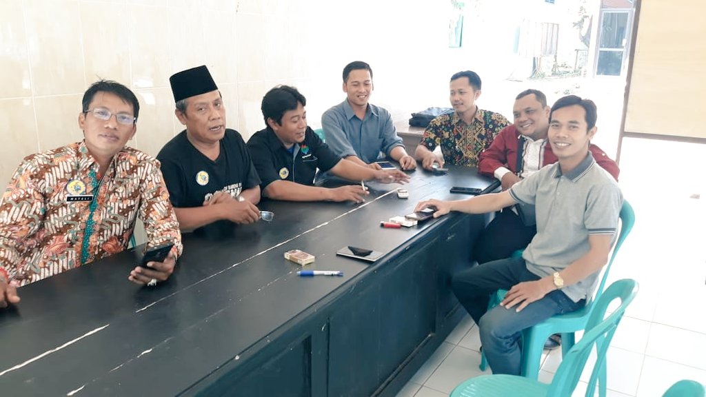 Iskandar__NH's tweet photo. Alhamdulillah Aktifitas dihari #JumatBerkah diperkenankan olehNya bertemu dg para Pegiat &amp; Pejuang Pemberdayaan Masy Desa dlm Naunggan #tppilamongan

di kec #Kalitengah
#Glagah &amp; #Karangbinanggun, 

Membincang tntang #inovasidesa moga Sukses Amin

@AndryDewantoAh2 @EkoSandjojo https://t.co/N4fShNVFUD