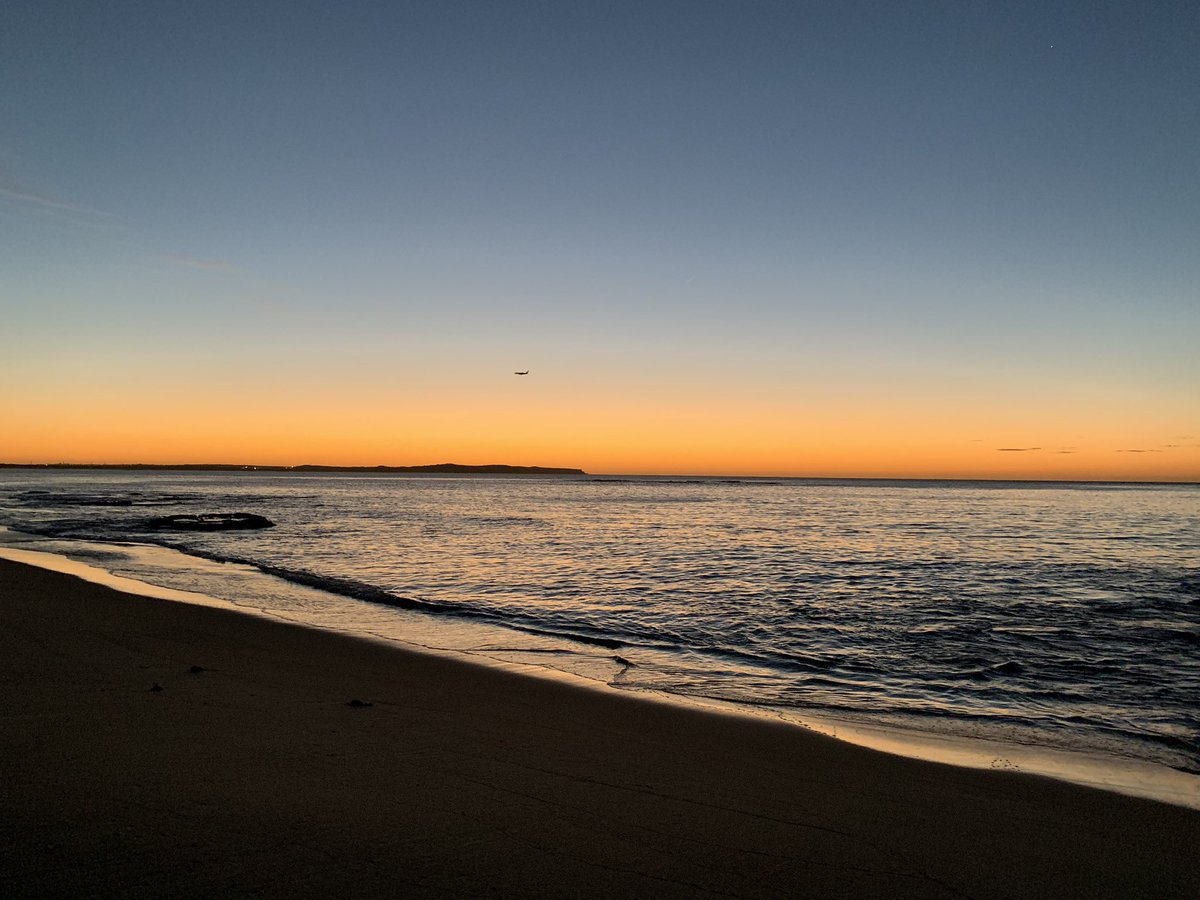 litsax's tweet photo. This mornings sunrise was pretty special 💛
#sunrise #skychasing https://t.co/eue8Eks1VQ