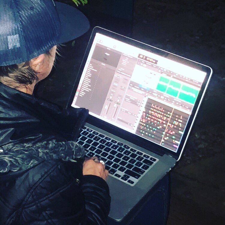 ZiaMusic's tweet photo. Friday night be like colours, maths and music 😅

#music #maths #melody https://t.co/qZoRr36Awq