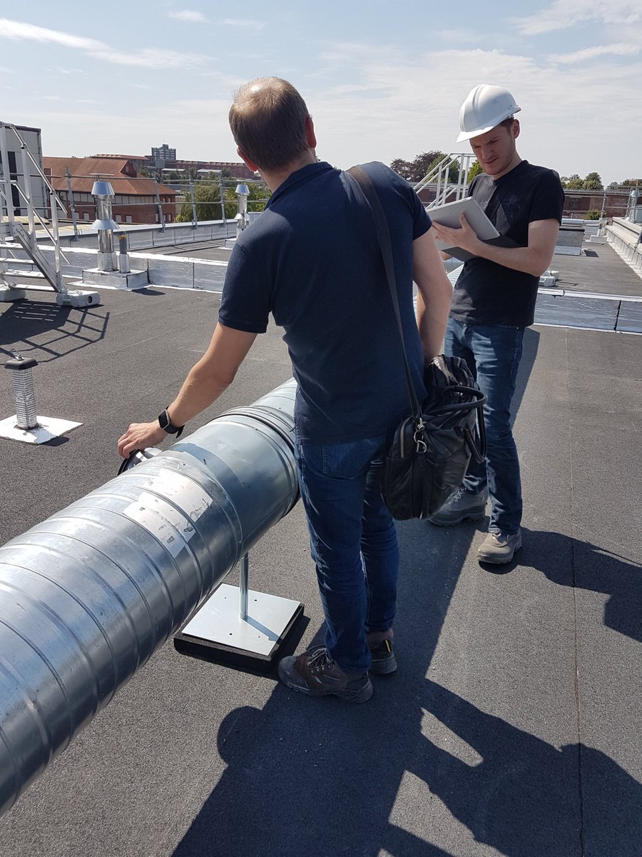 dooapp's tweet image. Christopher effectue les premiers tests d'Infiltrea PROMEVENT en résidentiel collectif à Tourcoing avec @BonniereLaurent #promevent #infiltrea #ventilation