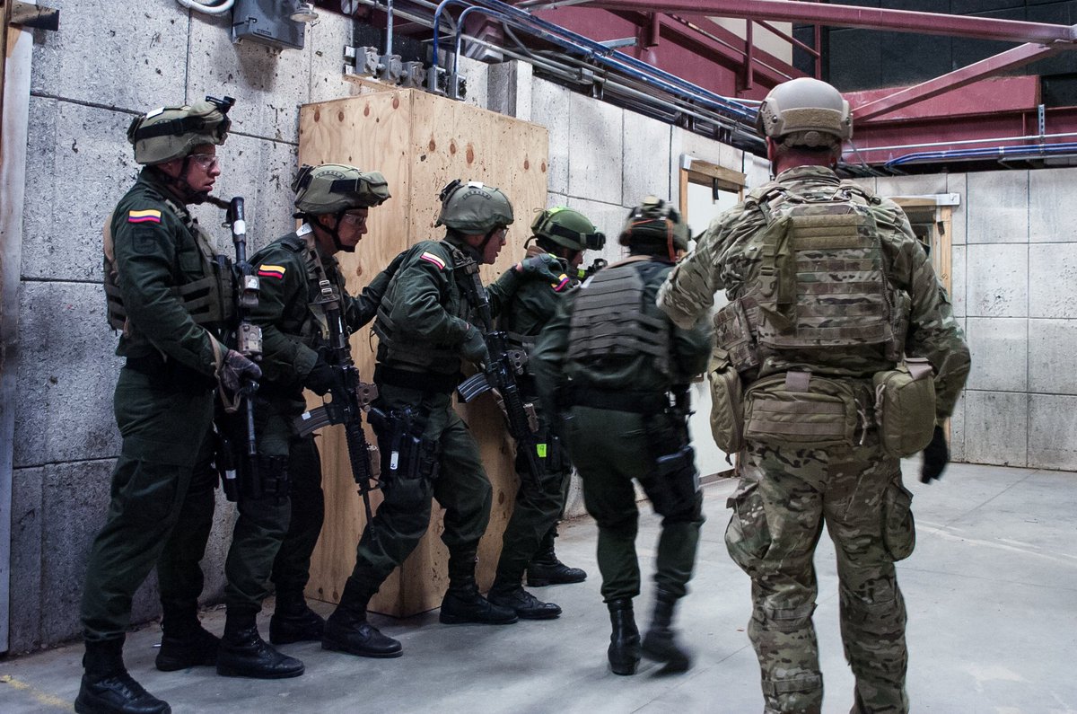 CubicDefensePL's tweet photo. Trening na żywo jest niezastąpiony, jednak globalnym trendem jest łączenie go ze szkoleniem LVC wykorzystującym symulatory i najnowocześniejsze zdobycze techniki –  to specjalność @CubicDefense. #NextTraining https://t.co/2KyrsYwaYe https://t.co/sByBMbiEI1