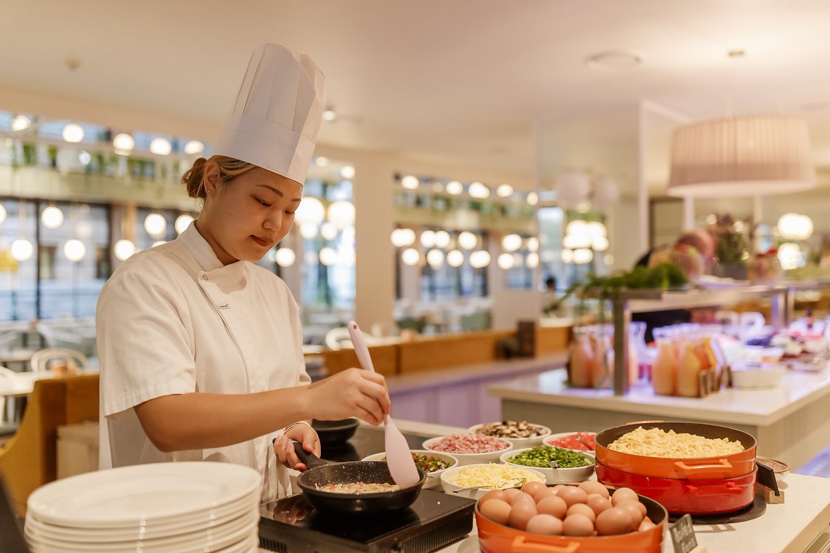 pullmanbrisbane's tweet photo. Busy day ahead? A fresh omelette made to order at the Goldfinch breakfast buffet is just what you need.  What's your breakfast favourite?

#pullmanhotels #goldfinchbrisbane #restaurant #cafe #buffetbreakfast https://t.co/Zw0eSsbe6t