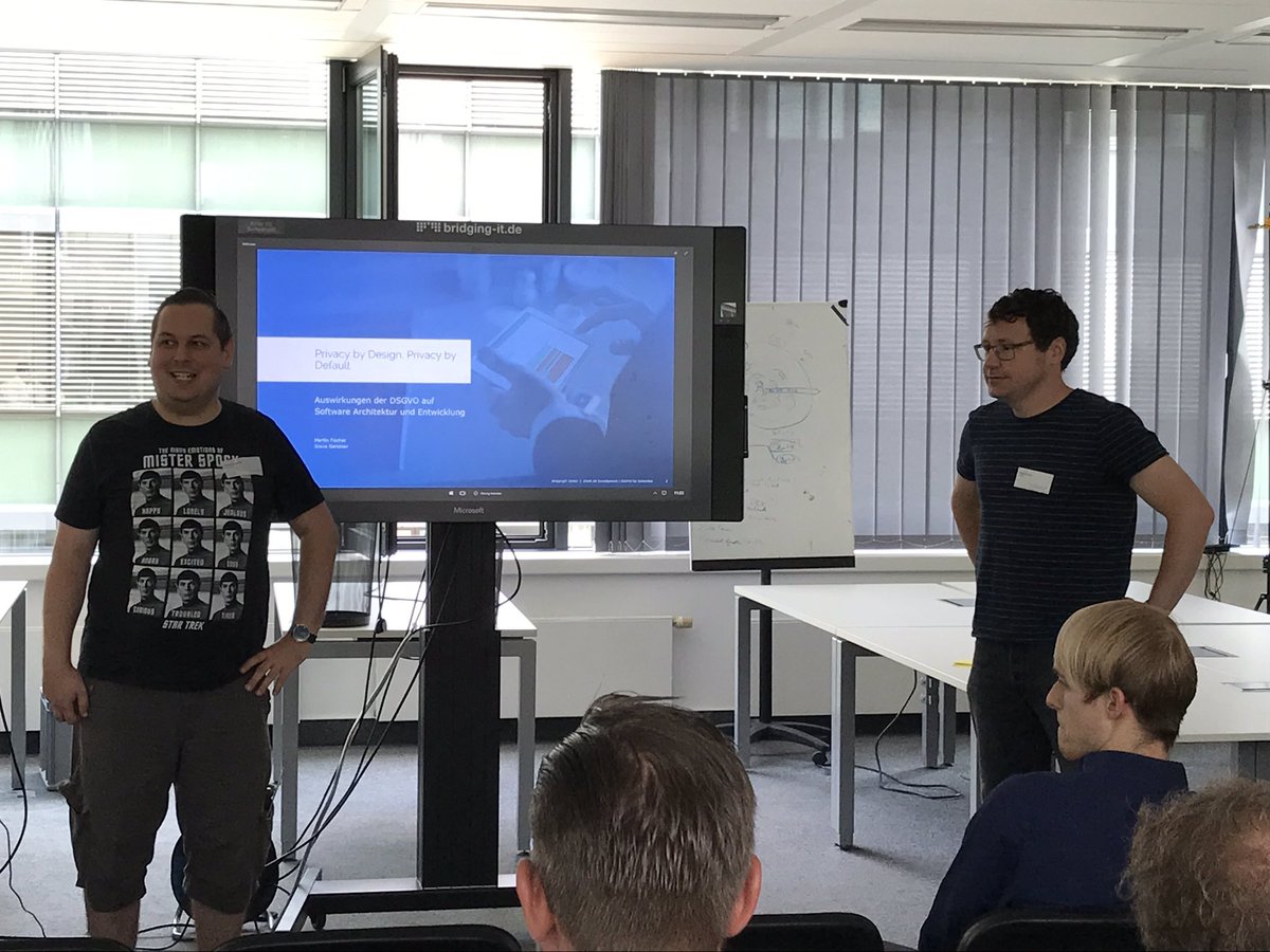 43. Entwicklertag <a href="/bridgingIT/">L</a> Vortrag zu Design for Privacy mit @cyclingfisch