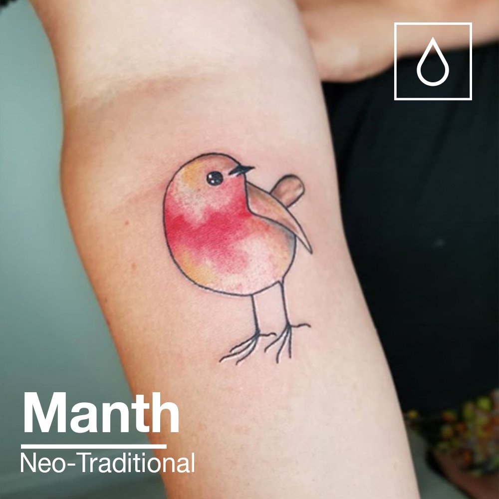 Realistic european robin tattoo on the right upper arm.