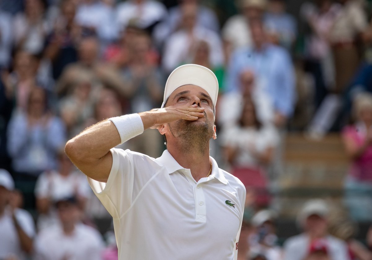 Wimbledon's tweet photo. Final four Friday...
#Wimbledon https://t.co/v9CdjS4Nm5