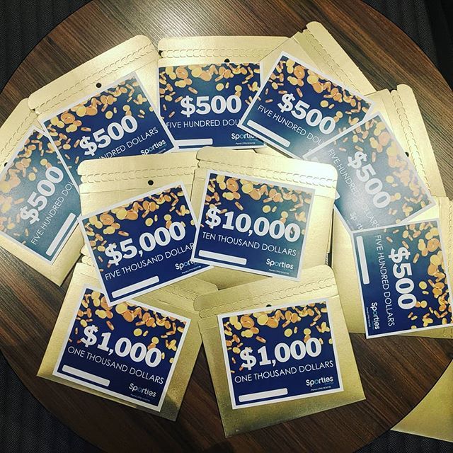 Prize envelopes for tomorrow night's $20,000 Members Cash Giveaway are heading off the the scrutineer... Getting close now!

Whose going to win the major TEN THOUSAND DOLLAR prize‽ 
#sportiesbarooga #membersdraw #win #prize #visitcobrambarooga #baroo… ift.tt/2Gacj8G
