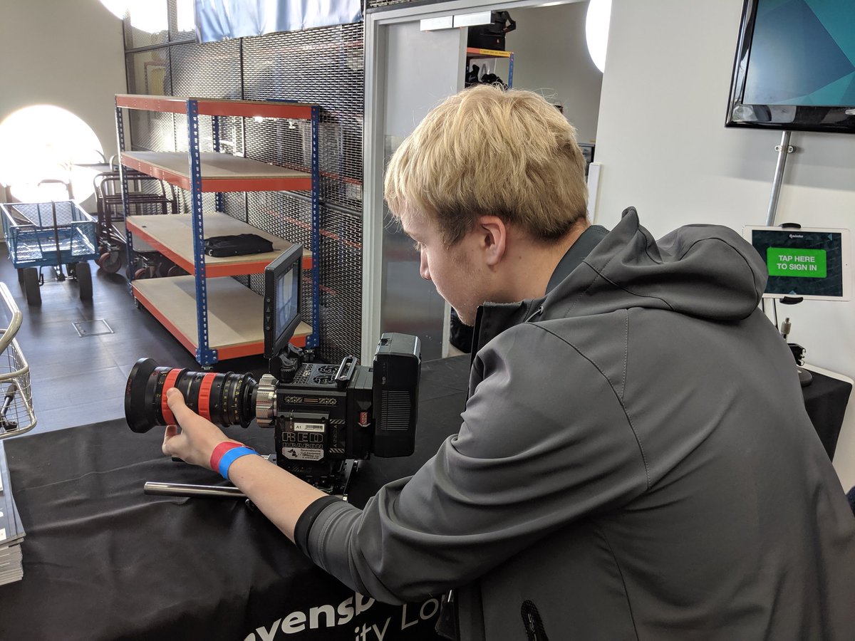 CreativeUTCMCUK's tweet photo. Yesterday @UTCMediaCityUK sixth form students had the opportunity to have a look around @RavensbourneUK https://t.co/U3P6unxMn7