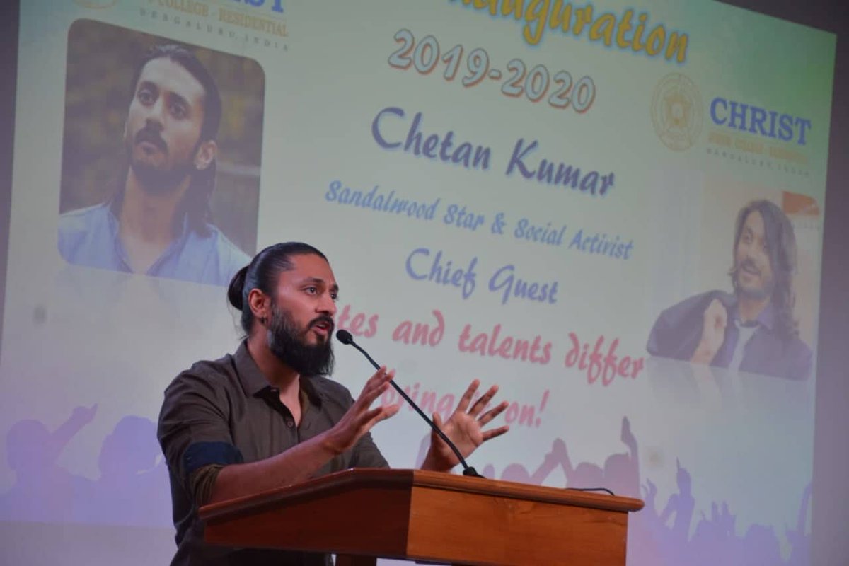 ChetanAhimsa's tweet photo. ಬುಧವಾರ, ನಾನು ಕ್ರೈಸ್ಟ್ ಕಾಲೇಜಿನ ವಿದ್ಯಾರ್ಥಿಗಳೊಂದಿಗೆ ಸಾಮಾಜಿಕ ಸೇವೆಯ ಮಹತ್ವ ಮತ್ತು ಸ್ವಯಂ ಪ್ರಶ್ನಿಸುವಿಕೆಯ ಕುರಿತು ಮಾತನಾಡಿದೆ.
On Wednesday, I addressed #ChristCollege students on the importance of #socialservice and #selfquestioning.
Here are some pics.
ಅಹಿಂಸಾ/ Ahimsa. https://t.co/FNgoC5LXp2