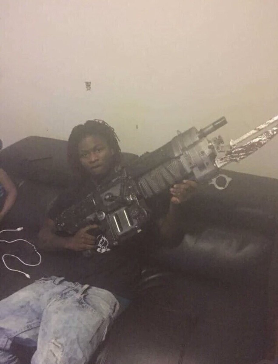 DEADBOYSEEGHOST's tweet photo. Niggas after leaving Area 51 https://t.co/TJB9YLS7TF