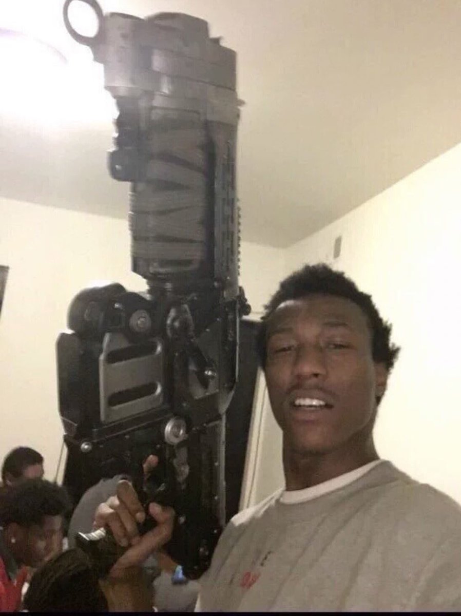 DEADBOYSEEGHOST's tweet photo. Niggas after leaving Area 51 https://t.co/TJB9YLS7TF