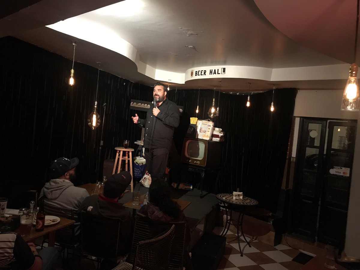 RobRetolaza's tweet photo. Este señor es @PabloValdes un chingón y una inspiración personal para seguir en este camino. Véanlo, busquen sus videos. Gracias Juan Pablo! https://t.co/5QSoj1JDjt