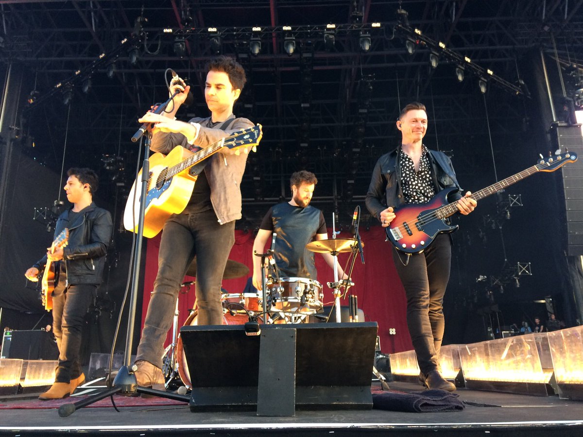 arheyes's tweet image. Not a bad view of @stereophonics last night @LythamFestival #LF10 @KatherineHeyes Brilliant set!