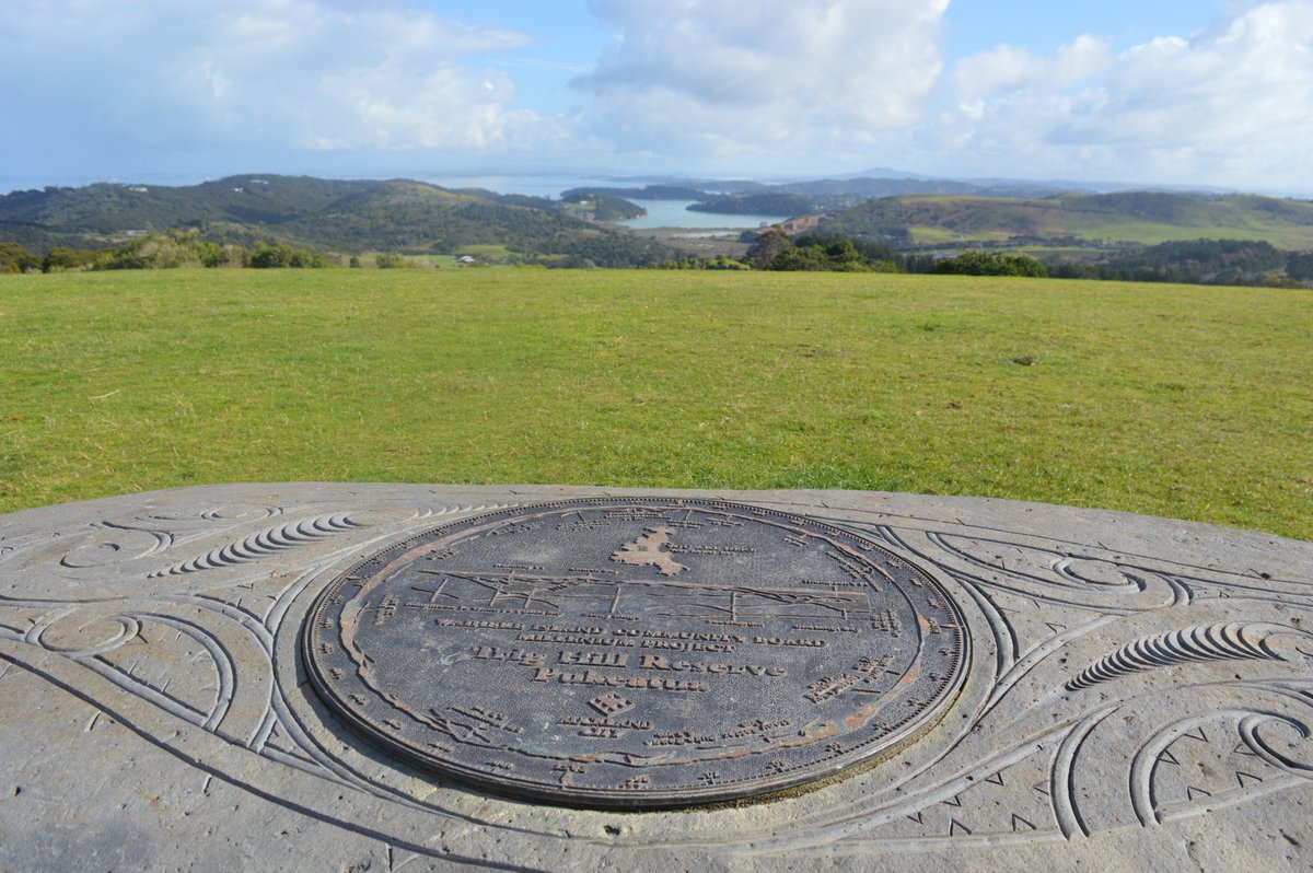 andrew_katsis's tweet photo. Post-#ASSAB2019, I spent yesterday exploring Waiheke Island with a pair of enthusiastic birders. We spotted NZ dotterels, banded rails, kingfishers, oystercatchers, tui, kererū, and lots of showy fantails. https://t.co/uTQADt2sRR