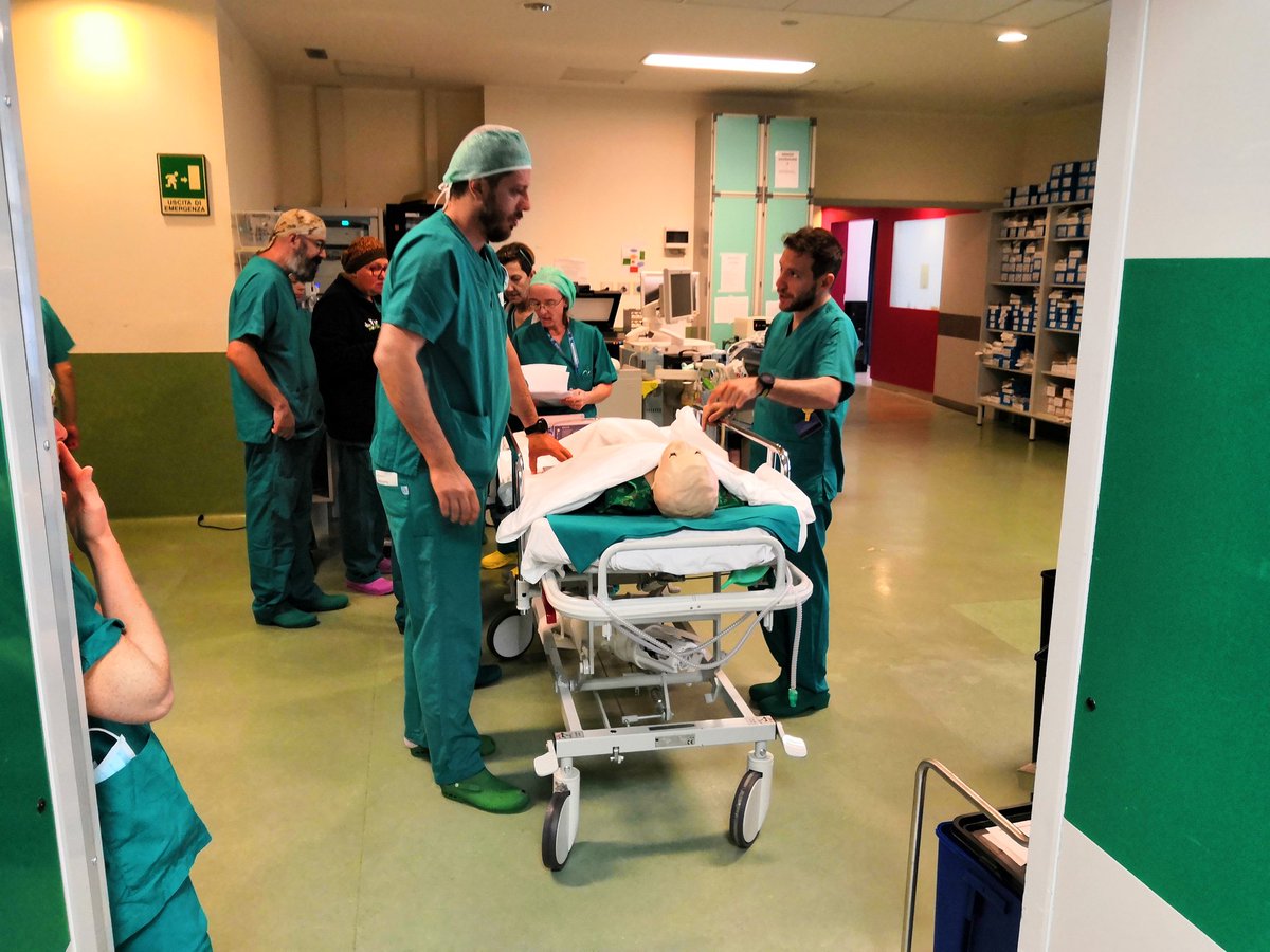 marcodelucadoc's tweet image. #simulazione in situ in sala operatoria per valutare nuova grafica della checklist e processo di timeout @PaoloTestani @marcodelucadoc #SIMMeyer