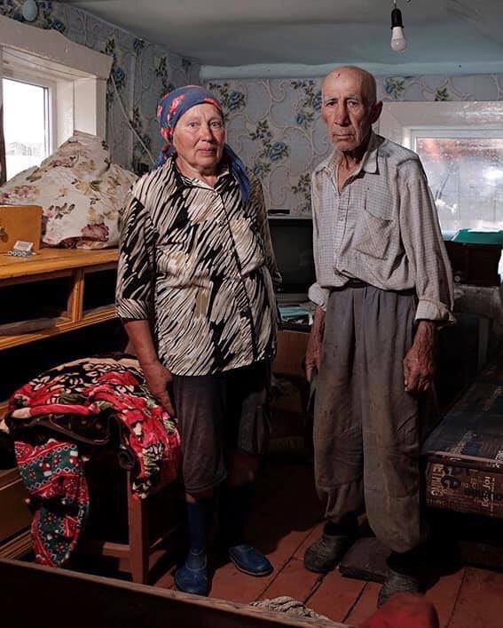 nemodurov's tweet image. Фото дня👇Настоящая Россия
Потрясающее фото из Новой газеты👉Жители одной из затопленных деревень. 
Вглядитесь в это фото.
ps. червяков он блять жалеет!