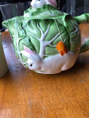 20 hours til the date of the century. No pressure. The Yelp page for the place we are going features this teapot.Readers, if we do not experience this teapot, we riot. #LysaDoesOnlineDating