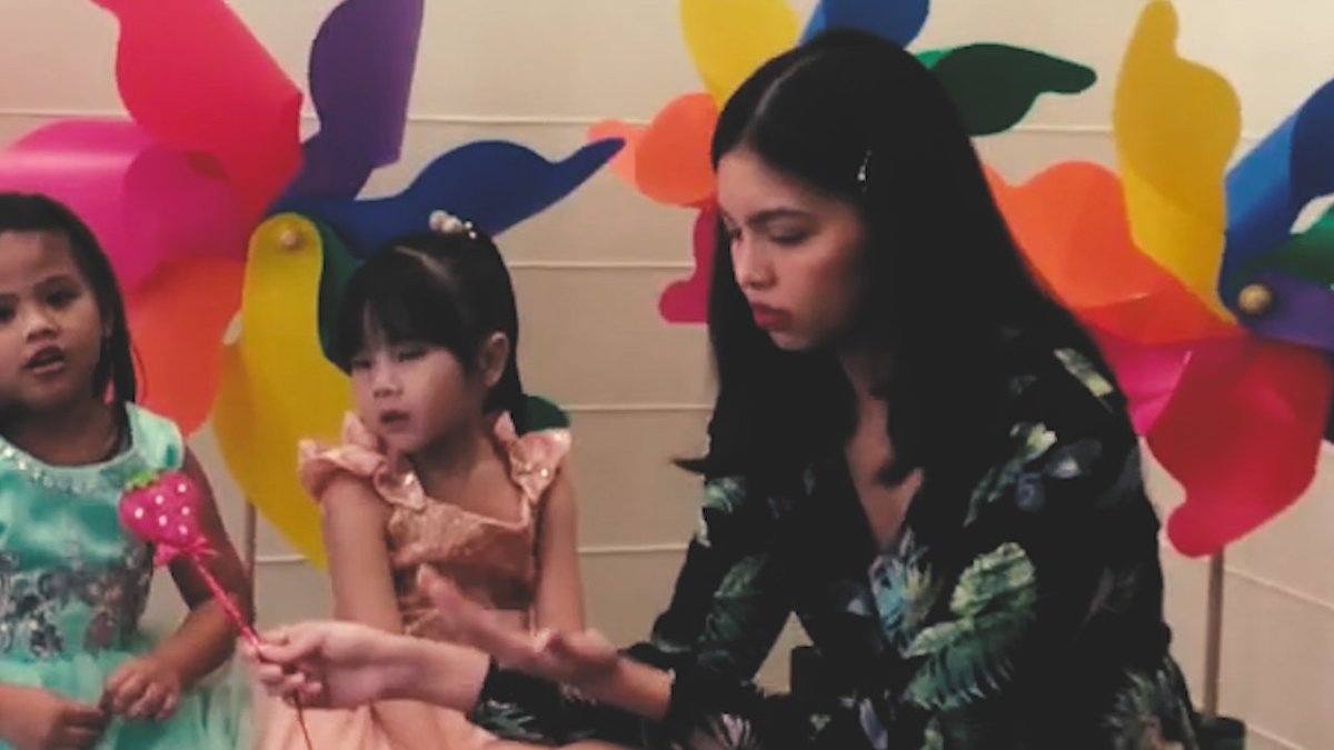EatBulaga's tweet photo. Maghugas ng plato o magwalis?

Ang cute talaga ng mga Little Miss Philippines! 
Watch EAT here: https://t.co/R7H1vozXMB https://t.co/I7qQPgZdeK