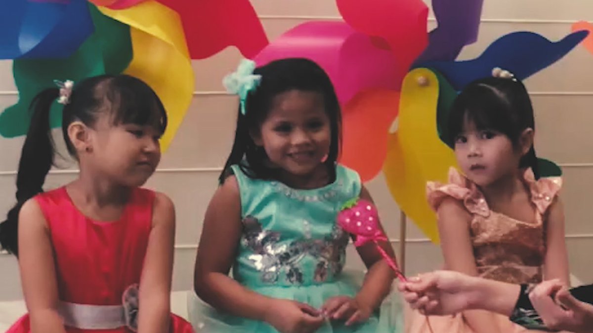 EatBulaga's tweet photo. Maghugas ng plato o magwalis?

Ang cute talaga ng mga Little Miss Philippines! 
Watch EAT here: https://t.co/R7H1vozXMB https://t.co/I7qQPgZdeK