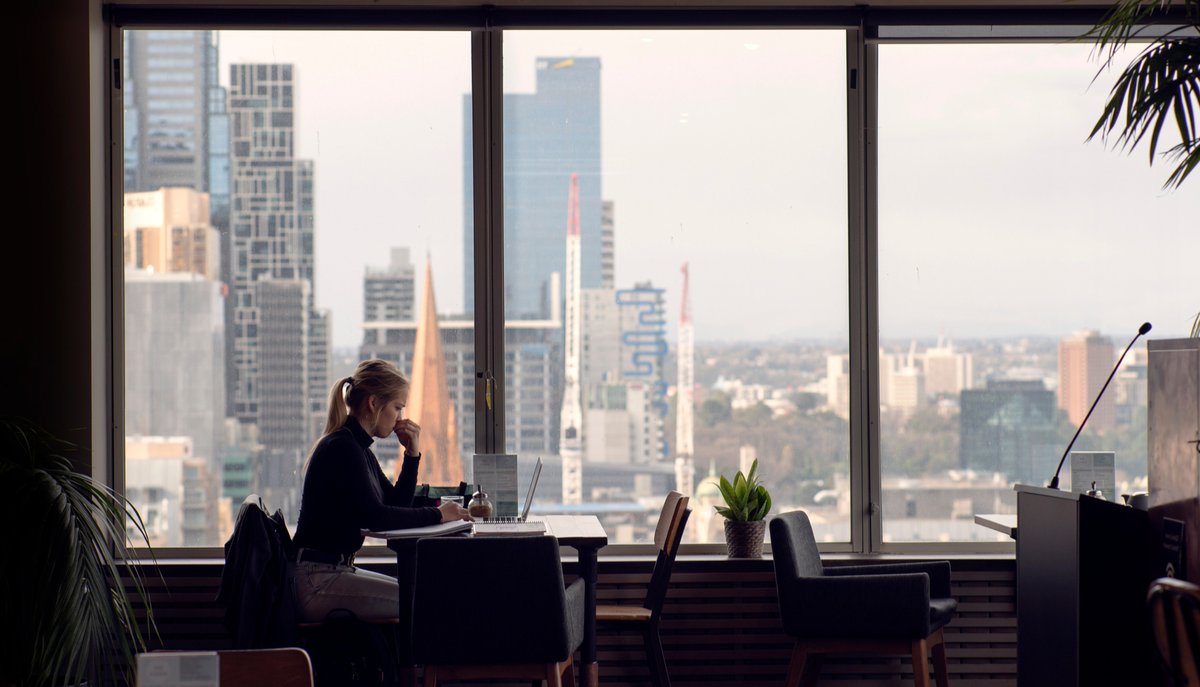 It's the end of the week! We hope those last hours don't last too long before you're enjoying the weekend festivities!!! 

#melbourne #australia #coworkingcommunity #workingspace #thecluster #fridayfeeling #photography #city #view #skyline