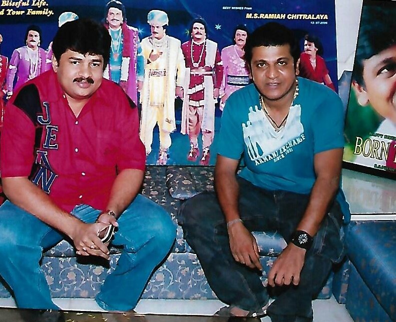 ramufilms's tweet photo. Many more happy returns of the day "karunada chakravarthi " "Shivrajkumar"
Ramu Films Wishes you a great year ahead.  Stay blessed.. https://t.co/o6Dbl7z9L6