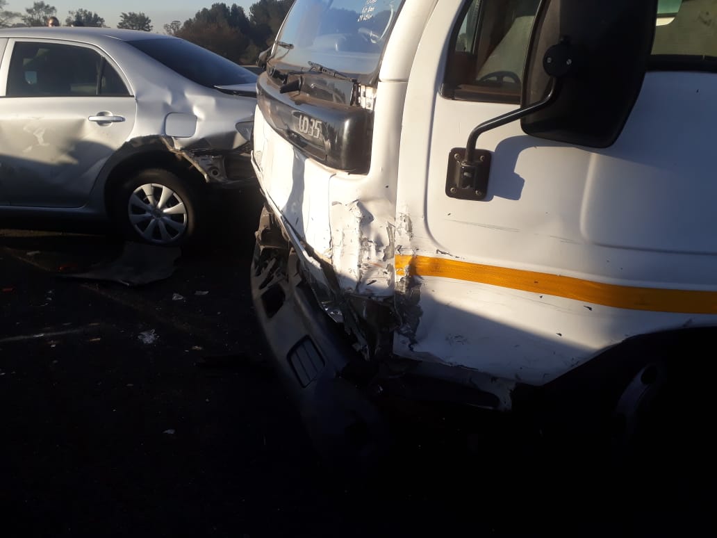 EMER_G_MED's tweet photo. 《Nigel》#RV05, #A10 responded to a multiple vehicle collision on N12 East before Voortrekker Road. Multiple patients transported to hospital. @GTP_Traffstats @_ArriveAlive @EWNTraffic #whensecondscount #nigel https://t.co/V7PoabDKbC