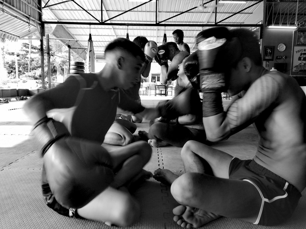 KRISBO1's tweet photo. With my son in 🇨🇷🥊for 1 month, intensiv boxing #muaythaï #kohsamui #Thailand #wechpinyomuaythai https://t.co/tFVKTbvw0H