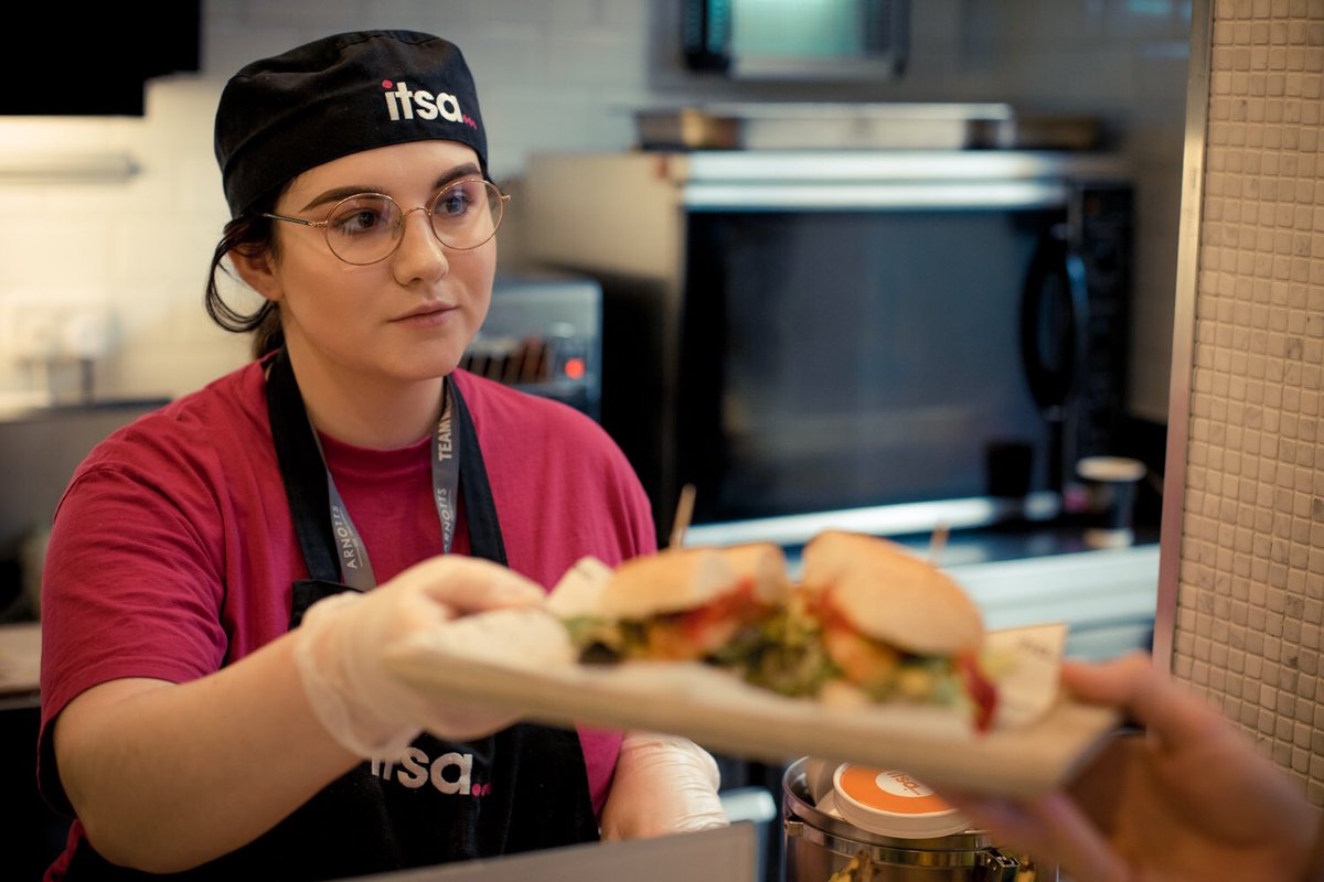 ItsaCafes's tweet photo. #JobFairy: We're looking for a counter assistant for our cafe in Dun Laoghaire! It's around 20-25 hours over 4-5 days a week.
Send cover letter and CV to derek.mcbrien@itsa.ie 
(Note: Job won't suit students.)
#hiring #itsa #itsacafes #restaurantwork #waitstaff #floorstaff https://t.co/R99LTgCs16