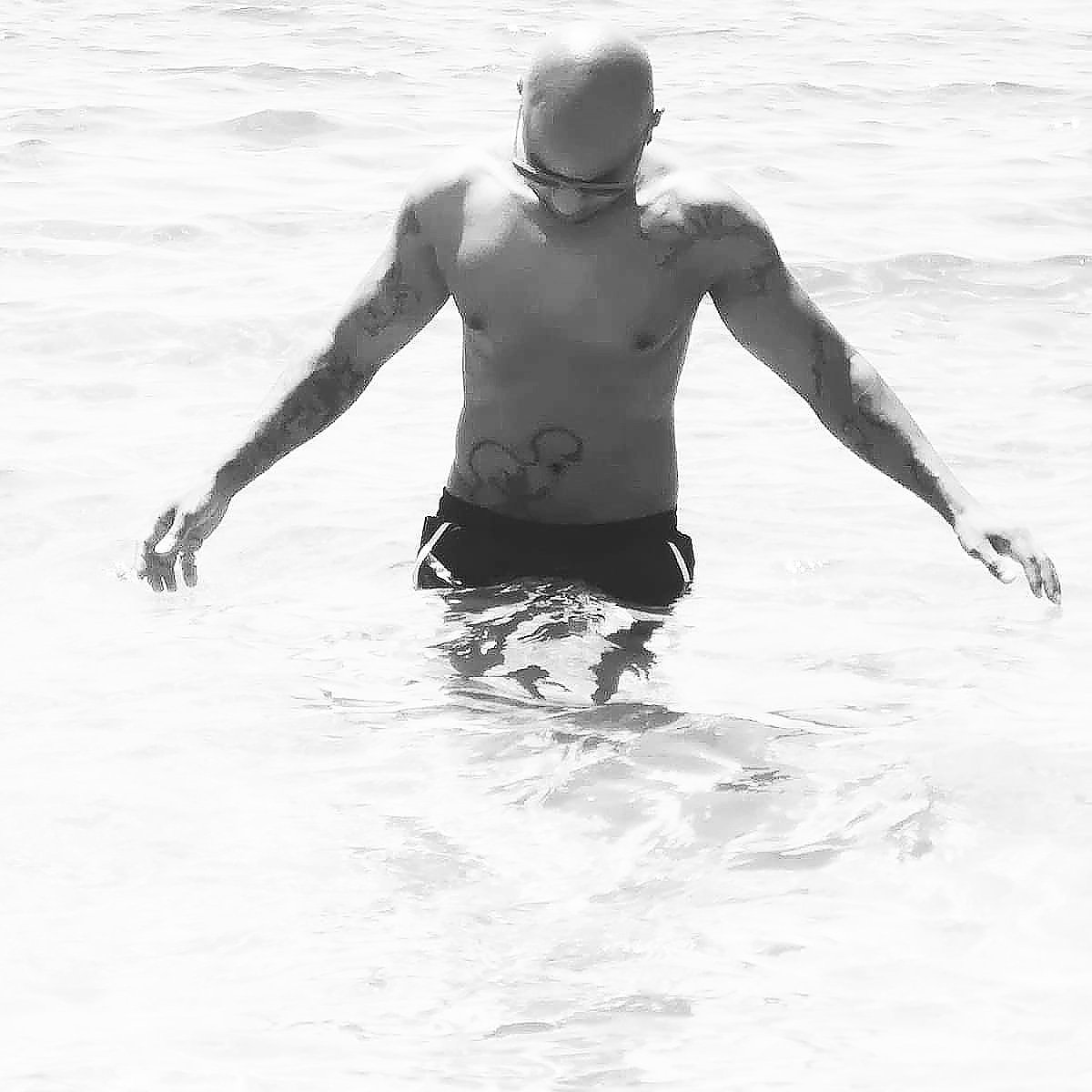 caisedoTw's tweet photo. Morning folks! Thanks for this time Toroni! Had a lövly time 😃😍🌞🙌🏽🐕🐈🏊🎶 #toroni #sunglasses #beach #sea #sun #ocean #sand https://t.co/beZ1dCXYWH