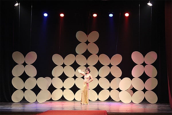 sarangvisuell's tweet image. #project #stagefashion #fashionshow

Visit our Website at sarangvisuell.com

#sarangvisuell #graphicdesign #3ddesign #fashionstage #artistic #decoration #setdesign #artcostume #stageconcept #kawung #stage

#event #party #festival #fashion #eventdesign #infobdg #infojkt