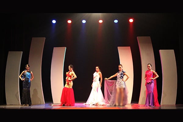 sarangvisuell's tweet image. #project #stagefashion #fashionshow

Visit our Website at sarangvisuell.com

#sarangvisuell #graphicdesign #3ddesign #fashionstage #artistic #decoration #setdesign #artcostume #stageconcept #kawung #stage

#event #party #festival #fashion #eventdesign #infobdg #infojkt