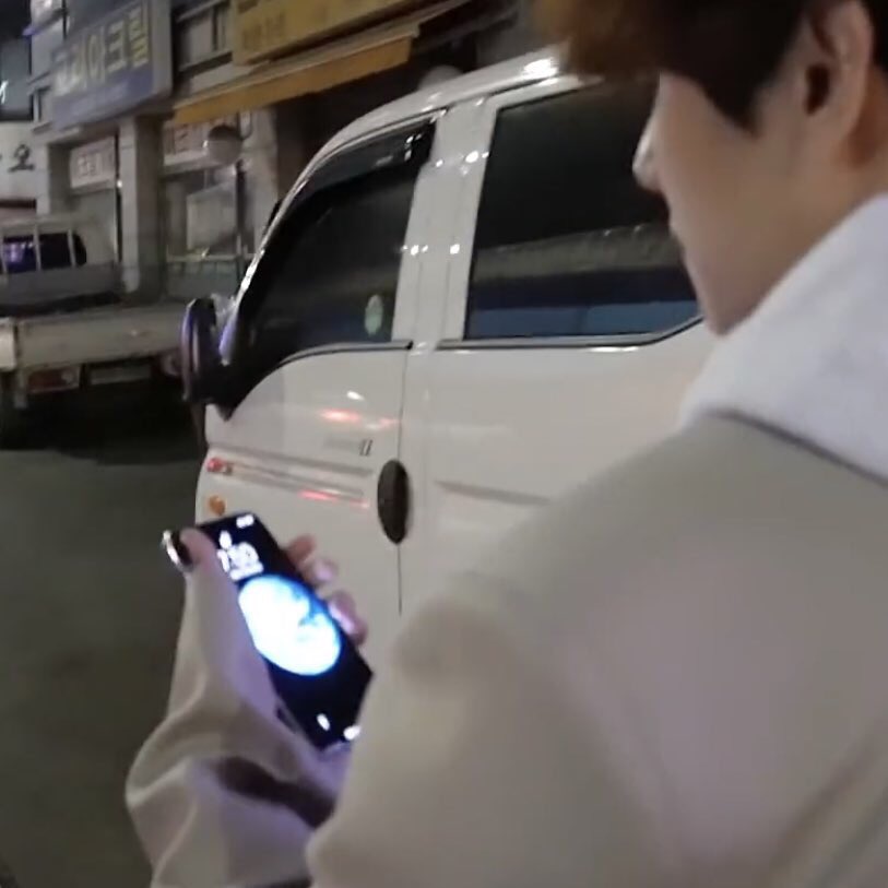 bestofbyunbaek's tweet image. baekhyun’s lock screen is apple’s earth still photo

baekhyun is good at cleaning and recycles his trash

baekhyun chose reusable cups for his fansupport at music bank

an earth enthusiast. we love a man who cares about the environment! be like bbh 💚