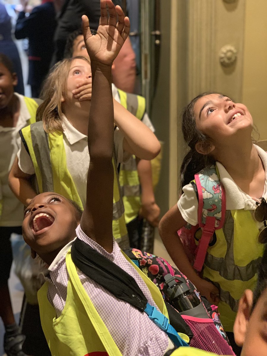 HPA_Philip_Lane's tweet image. Year 2 have arrived at Buckingham Palace and are amazed at what they have seen! #HPAPLBarcelonaClass #HPAPLtrips #BuckinghamPalace