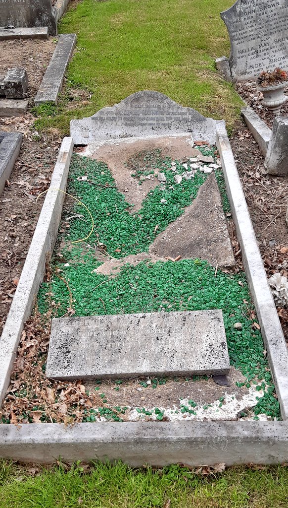 InscriptionsWw1's tweet photo. Private Edward Clayton
Died 25 April 1916 Hurley Park Camp
Aged 27
No.4413 #Devonshires
"CALLED FROM WAR TO PEACE"
#CastleDoningtonCemetery #CastleDonington #Leicestershire
#WW1 #LestWeForget
@CWGC record https://t.co/WZMGkDrQvm https://t.co/IeBRQsOpc8