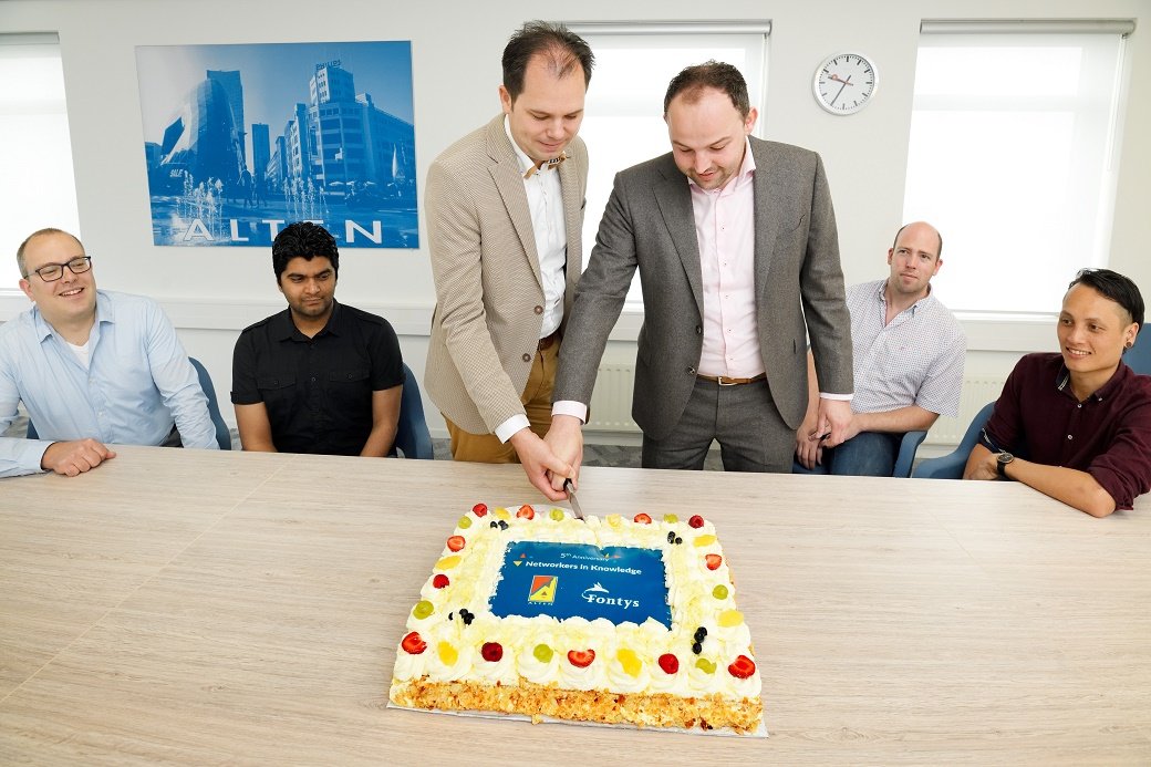 5 Jaar hybride tech-docentschap met <a href="/FH_Engineering/">Fontys Engineering</a>!  De consultants van <a href="/AltenNL/">Alten Nederland</a> werken parttime als #docent. Lees meer via: alten.nl/2019/07/11/lus…