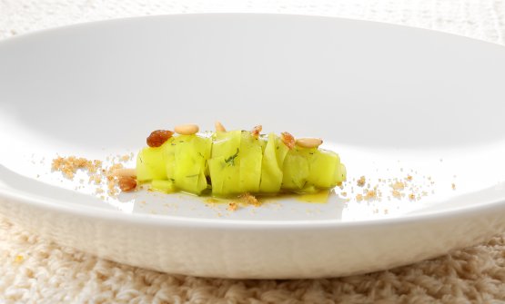 identitagolose's tweet photo. La ricetta dell'estate di @domingoschingar.
Il piatto dello chef dei Due Camini di @Borgo_Egnazia a Fasano (Brindisi) ben rappresenta l'anima vegetale della Puglia
https://t.co/CYXylDRmMX https://t.co/m8A55Xp6dF