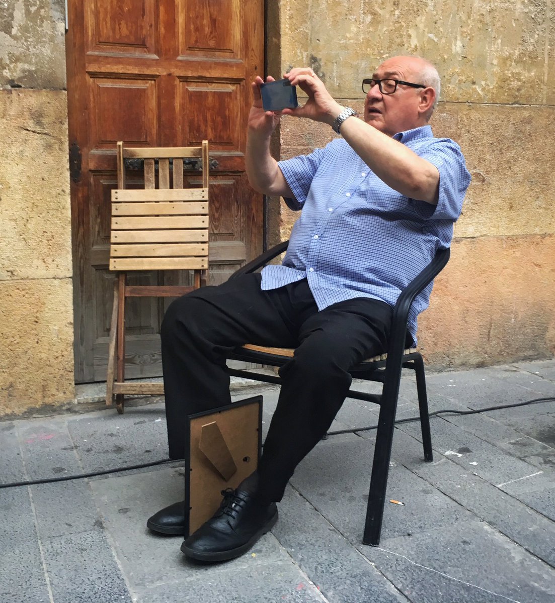 pepescoda's tweet image. Bon dia!
El Sr. Boada #BoadaPregoner amb les noves tecnologies! ;)
Photo by ©️PepEscoda