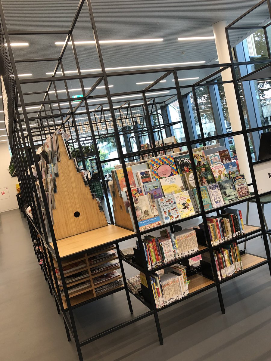 angelevandeven's tweet photo. Wat een fantastische plek voor een creatieve #meetUp met team @doktersdialogen: #BibliotheekDeventer. Waar zullen we gaan zitten @MaleenedeRidder @andrelollinga? https://t.co/n1iF7yQDWK