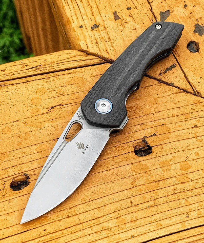 Kizer_Cutlery's tweet photo. Nice pics Repost from Knife Nuts Podcast
Been carring the @Kizer_Cutlery Microlith for the past two days. For far i am enjoying this ultra lightweight @ nickswanknives designed nugget!
#kizer #kizerknife #kizerknives #kizermicrolith #edc https://t.co/A9nJ4ErbzI