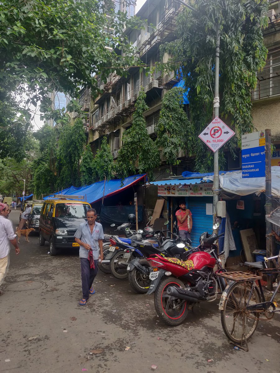 prokadia's tweet photo. @MumbaiPolice how are taxis and Ubers / ola's exempted from No parking areas. At worli TV tower https://t.co/Kr0s03zx9X