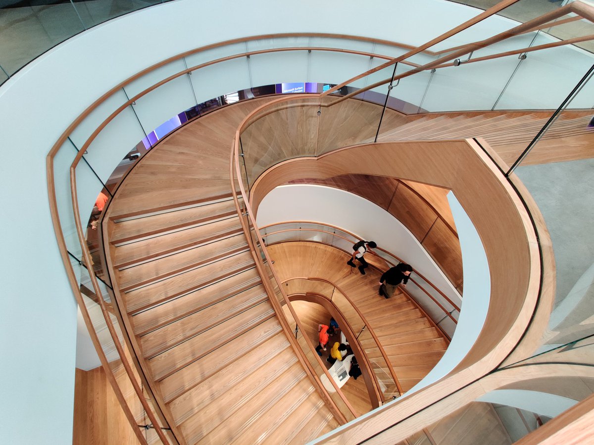 benwood's tweet photo. 1/5 Having visited the preview of the new flagship @Microsoft store in London it was great to see it on the opening day and be able to take pictures. It's a beautiful space architecturally and a huge investment for the company. #MicrosoftLDN https://t.co/HnqY7TPKWs