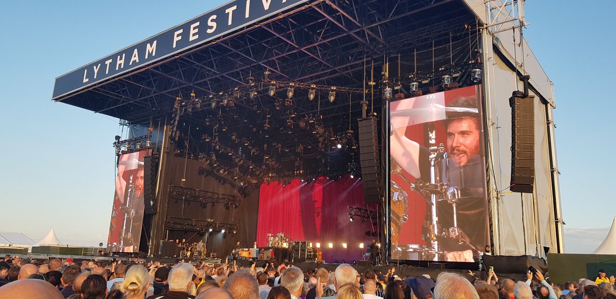 EllCharnock's tweet photo. Amazing night at Lytham. @Tom_Grennan  @stereophonics both unreal as always 😍😍 https://t.co/CUkjIrpOkV
