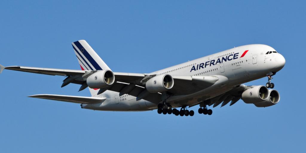 oledcomm's tweet photo. "In a bid to improve the on-flight connectivity for passengers, a French tech company, #Oledcomm, has proposed to come up with high-speed #LiFi on @airfrance and @KLM flights, that could offer speeds of up to 100mbps."
https://t.co/QYNaxuEc9b
Article Global Industry News https://t.co/aBUeqO3Gi5