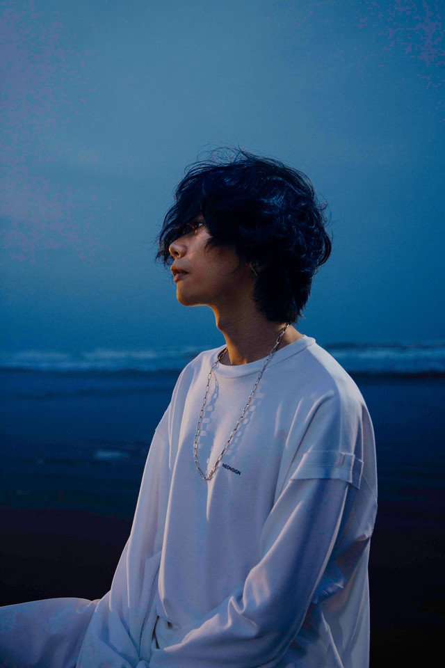 natalie_mu's tweet photo. 米津玄師ニューシングル「馬と鹿」に「海の幽霊」収録、ライブ映像付きの形態も
https://t.co/aJMdvPISRW

 #米津玄師 #馬と鹿 #ノーサイドゲーム https://t.co/hvhKpnYxv7