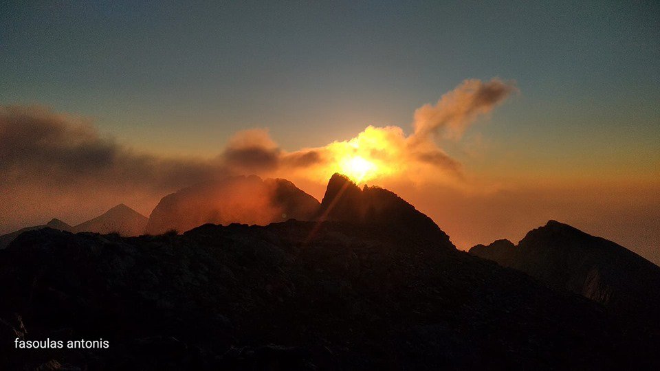 'I encountered some great people in the aid stations, all of them looking for my personal well being and all of them focused for me to be in top shape for racing' #volunteers #trailrunning #ultrarunning #salewa #mythical2019 #olympus #greece