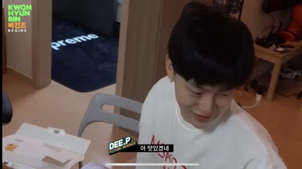 Melon9doo's tweet photo. และใช่ค่ะ พรมบนพื้นในห้องนั่นคือพรม SUPREME 😑😑 ริชๆแค่เศษเงิน
#KwonHyunBin_Begins https://t.co/1FnTbQRtzS